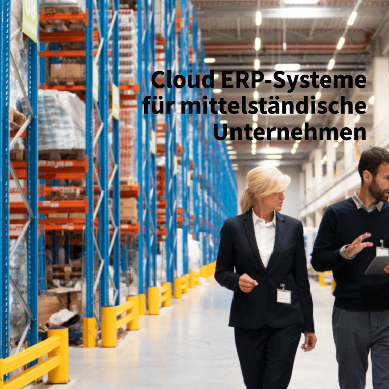 Zwei Mitarbeiter in einer Lagerhalle eines mittelständischen Unternehmens diskutieren über dein Einsatz von Cloud ERP Systemen